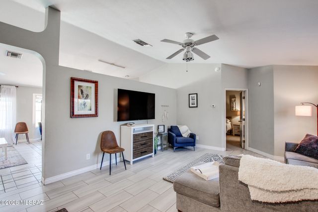 1480 W Canyon Shadows Lane, Tucson, AZ 85737