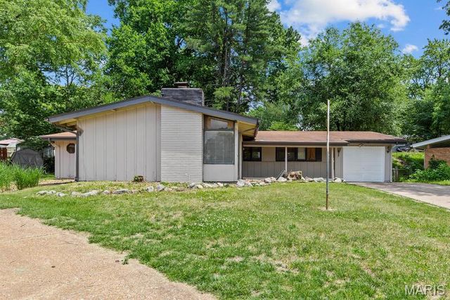 12 Country Lane, Florissant, MO 63033