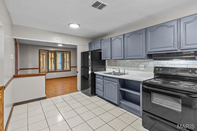 12 Country Lane, Florissant, MO 63033