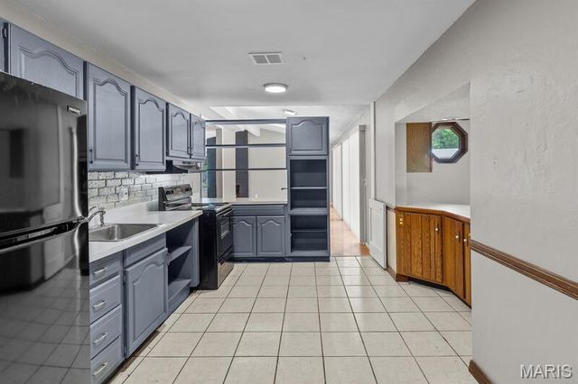 12 Country Lane, Florissant, MO 63033
