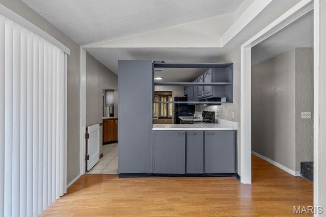 12 Country Lane, Florissant, MO 63033