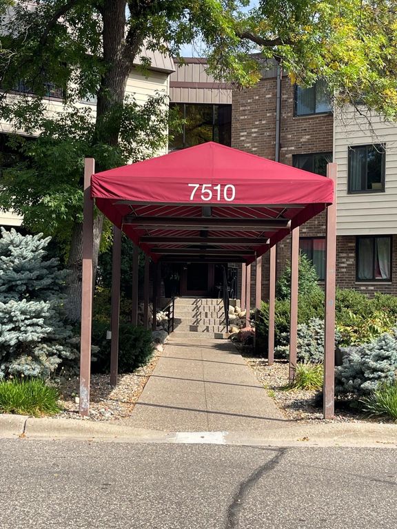 7510 Cahill Road 119B, Edina, MN 55439