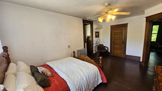 736 Northwest The Terrace Street, Norton, VA 24273
