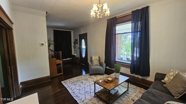 736 Northwest The Terrace Street, Norton, VA 24273