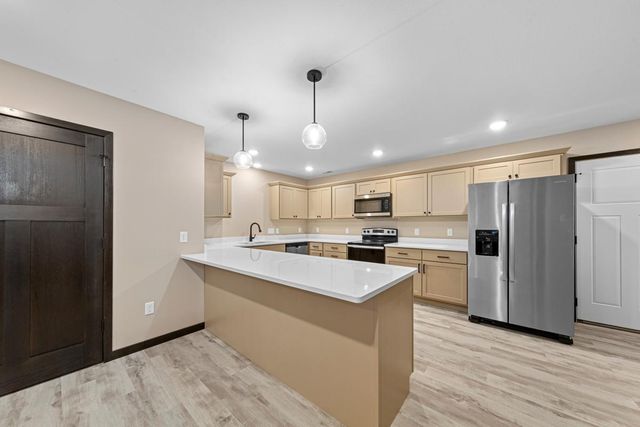 3200 Noble Drive, Mankato, MN 56001