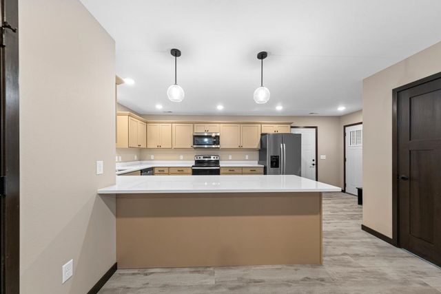 3200 Noble Drive, Mankato, MN 56001