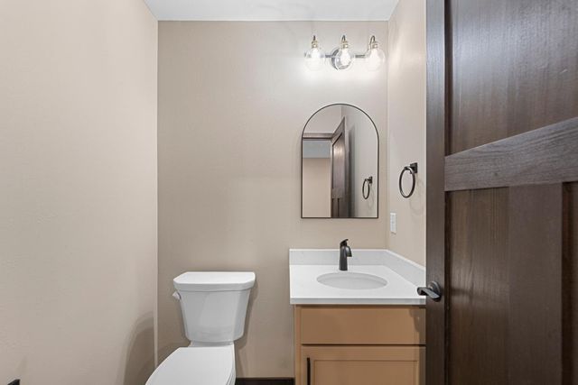 3200 Noble Drive, Mankato, MN 56001