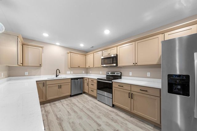 3200 Noble Drive, Mankato, MN 56001