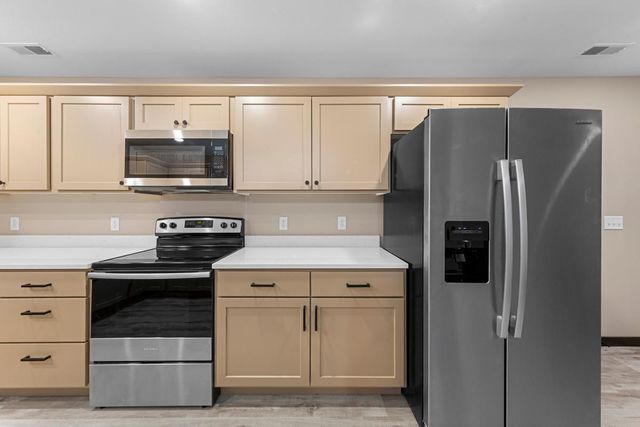 3200 Noble Drive, Mankato, MN 56001