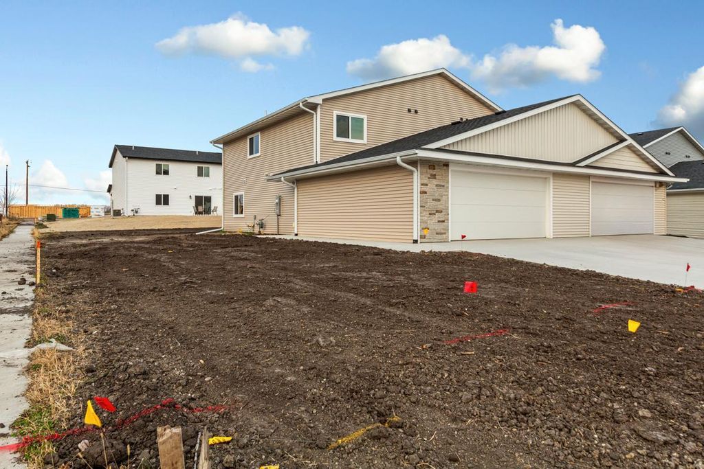 3200 Noble Drive, Mankato, MN 56001