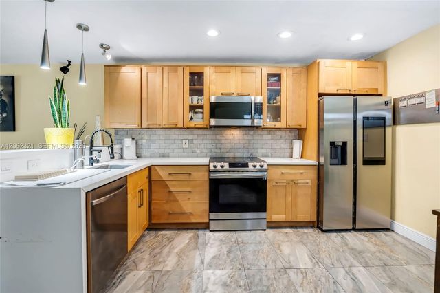 2115 NE 15th Avenue, Wilton Manors, FL 33305