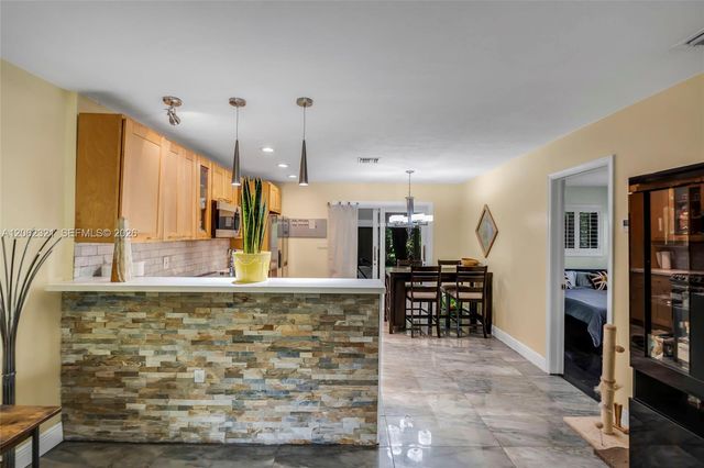 2115 NE 15th Avenue, Wilton Manors, FL 33305