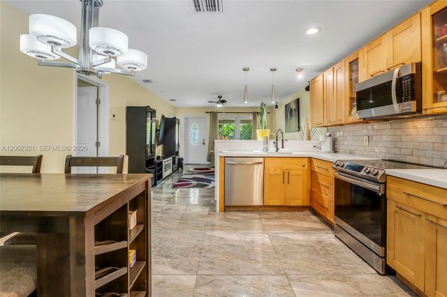 2115 NE 15th Avenue, Wilton Manors, FL 33305