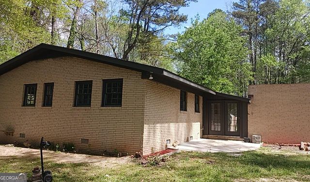 6820 Marlborough Circle S, South Fulton, GA 30349