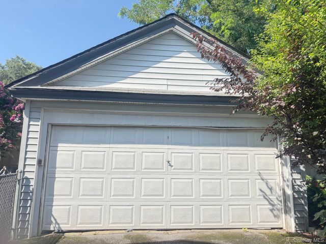 4 Spruce Place, Great Neck, NY 11021