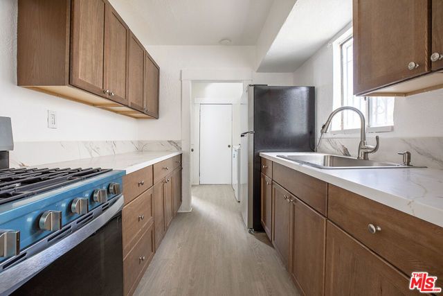 810 W 43rd Street, Los Angeles, CA 90037
