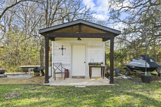 209 Pin Oak Drive, Pottsboro, TX 75076