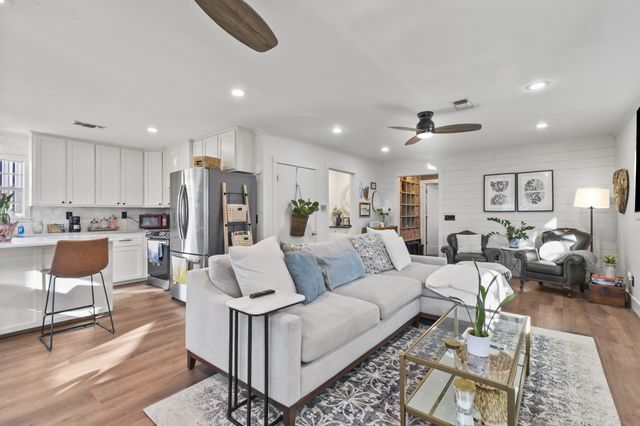 209 Pin Oak Drive, Pottsboro, TX 75076