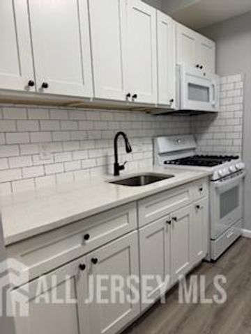 118 W 2 Street 17, Roselle, NJ 07203