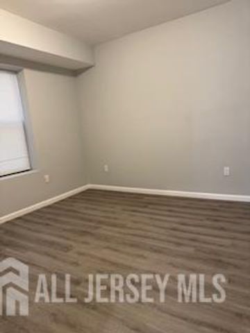 118 W 2 Street 17, Roselle, NJ 07203