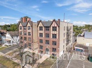 118 W 2 Street 17, Roselle, NJ 07203