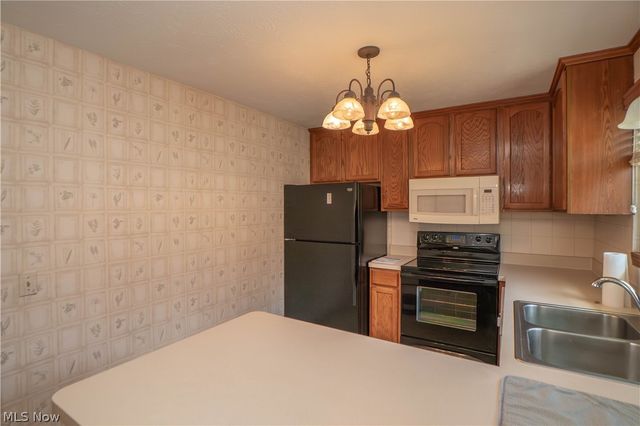 1836 Beechwood Avenue NE, North Canton, OH 44720
