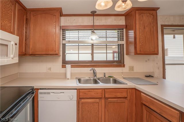 1836 Beechwood Avenue NE, North Canton, OH 44720