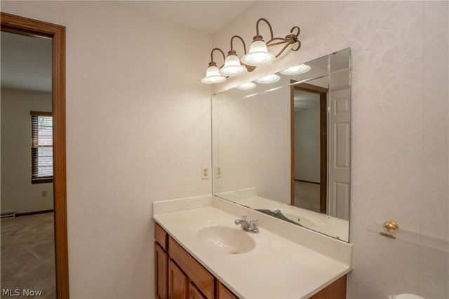 1836 Beechwood Avenue NE, North Canton, OH 44720