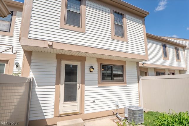 1836 Beechwood Avenue NE, North Canton, OH 44720