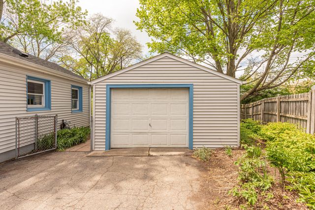 1807 Hiawatha Place, Ann Arbor, MI 48105