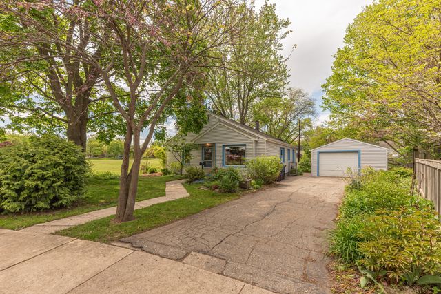 1807 Hiawatha Place, Ann Arbor, MI 48105