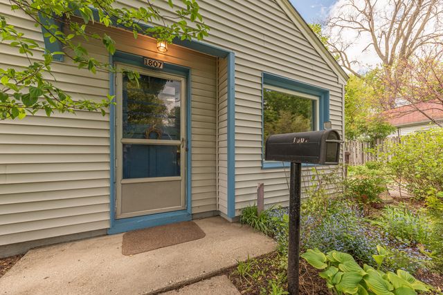 1807 Hiawatha Place, Ann Arbor, MI 48105