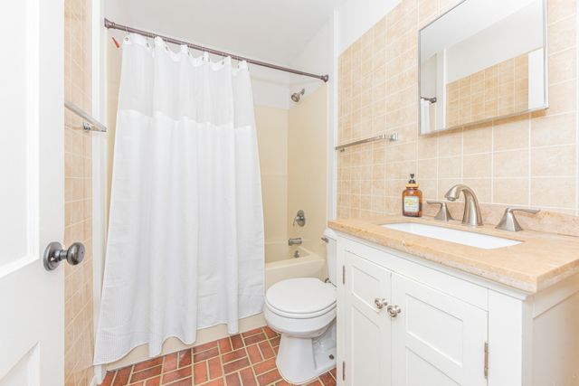 1807 Hiawatha Place, Ann Arbor, MI 48105