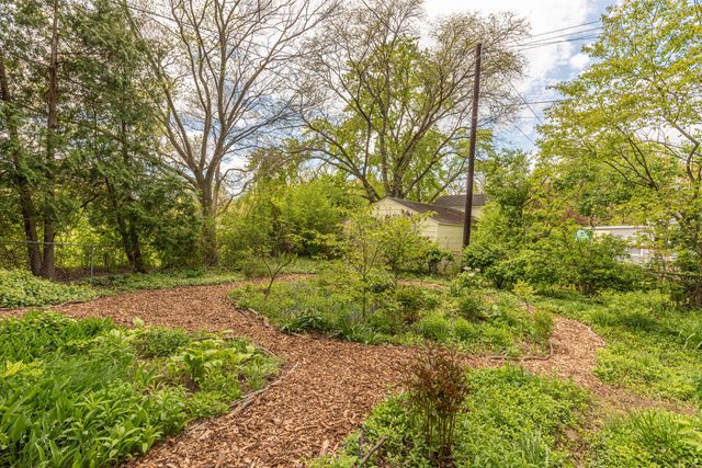 1807 Hiawatha Place, Ann Arbor, MI 48105