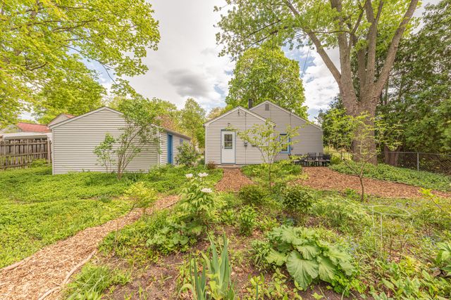 1807 Hiawatha Place, Ann Arbor, MI 48105