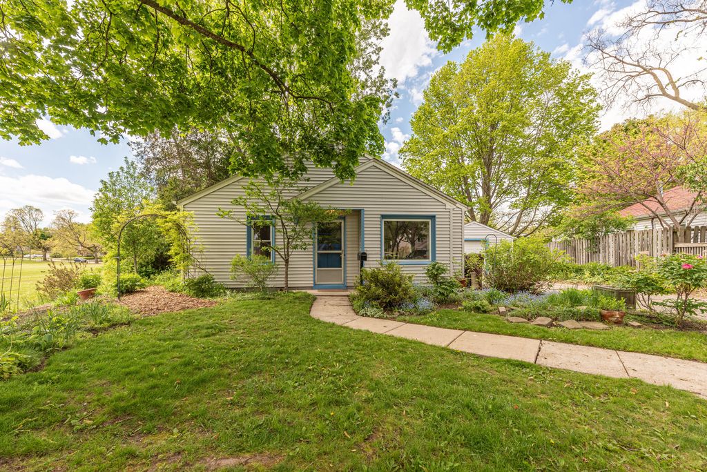 1807 Hiawatha Place, Ann Arbor, MI 48105