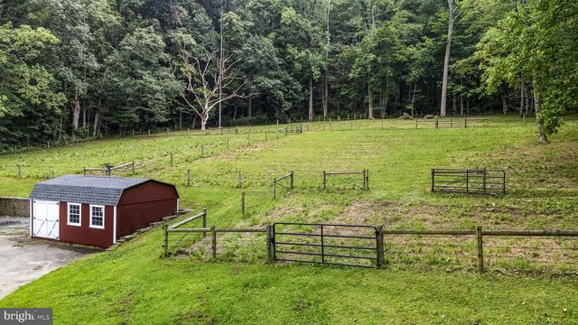 1272 HOLLOW RD, Chester Springs, PA 19425