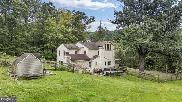 1272 HOLLOW RD, Chester Springs, PA 19425