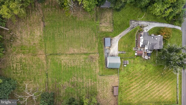1272 HOLLOW RD, Chester Springs, PA 19425