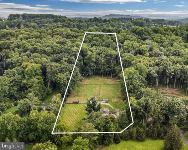 1272 HOLLOW RD, Chester Springs, PA 19425