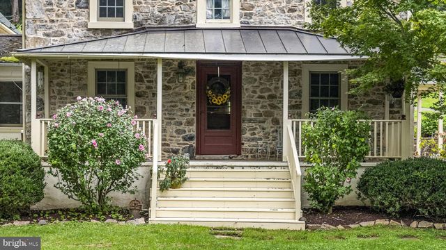 1272 HOLLOW RD, Chester Springs, PA 19425