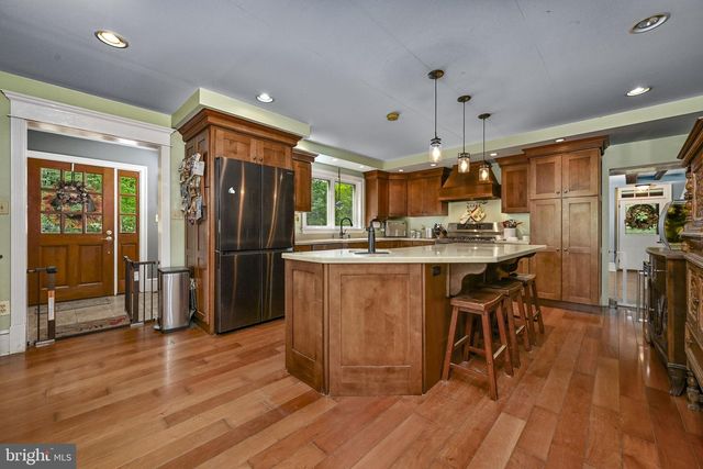 1272 HOLLOW RD, Chester Springs, PA 19425