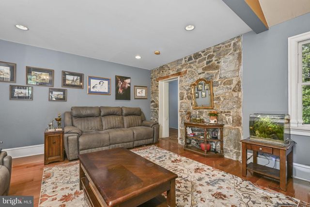 1272 HOLLOW RD, Chester Springs, PA 19425