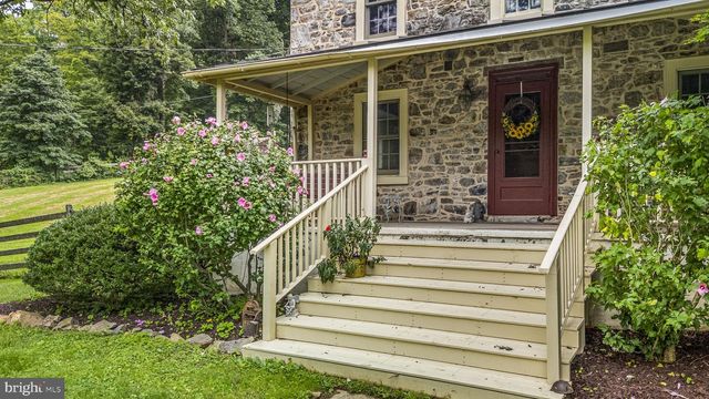 1272 HOLLOW RD, Chester Springs, PA 19425