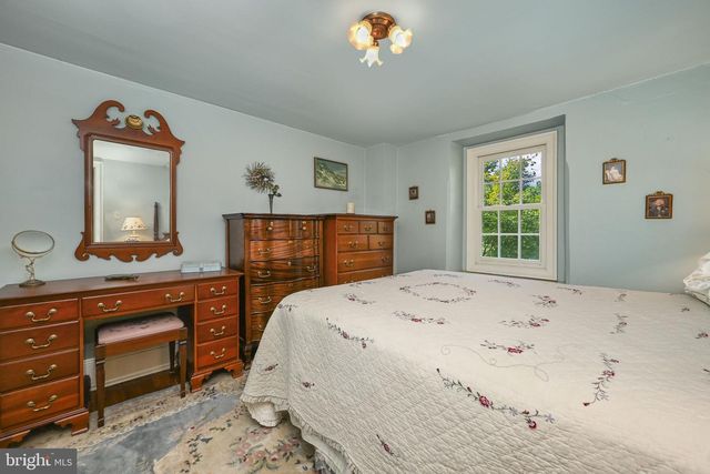 1272 HOLLOW RD, Chester Springs, PA 19425