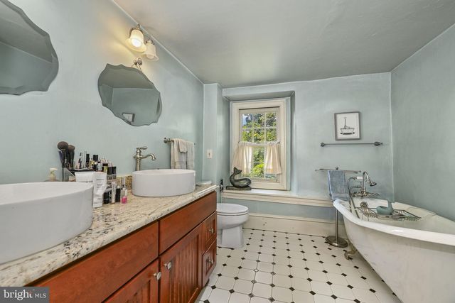 1272 HOLLOW RD, Chester Springs, PA 19425
