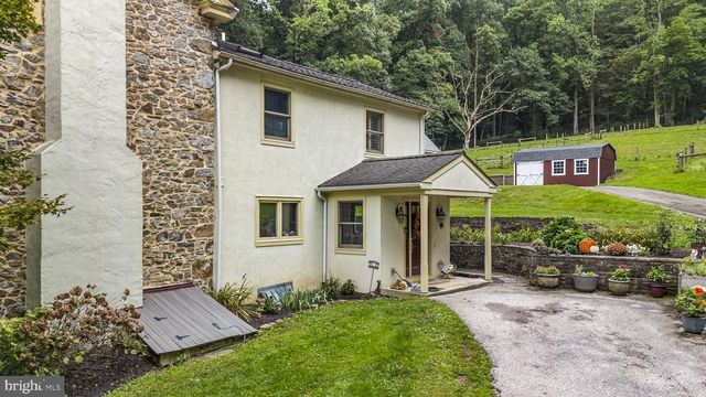 1272 HOLLOW RD, Chester Springs, PA 19425