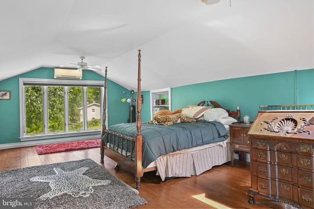 1272 HOLLOW RD, Chester Springs, PA 19425