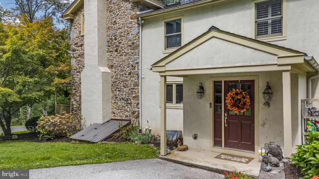 1272 HOLLOW RD, Chester Springs, PA 19425