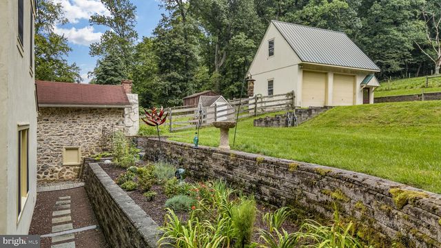 1272 HOLLOW RD, Chester Springs, PA 19425
